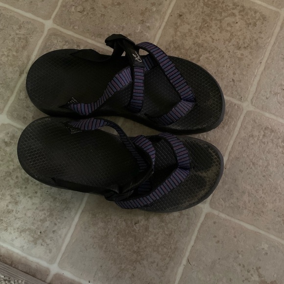 Multicolored chaco’s, toe strap women’s size 9. Great condition, barely worn - Picture 3 of 4